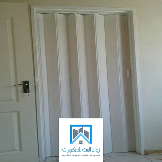 باب اكورديون للمطبخ